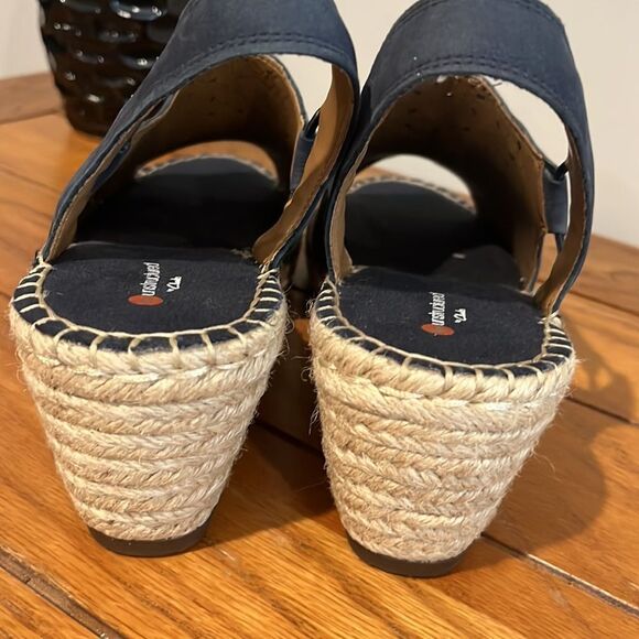 NWOT Clarks Women’s Petrine Gail Navy Nubuck Wedge size 10. - Picture 5 of 9